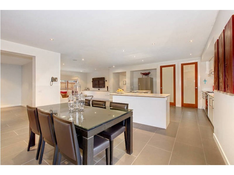 15 Mitta Av, Waterways VIC 3195