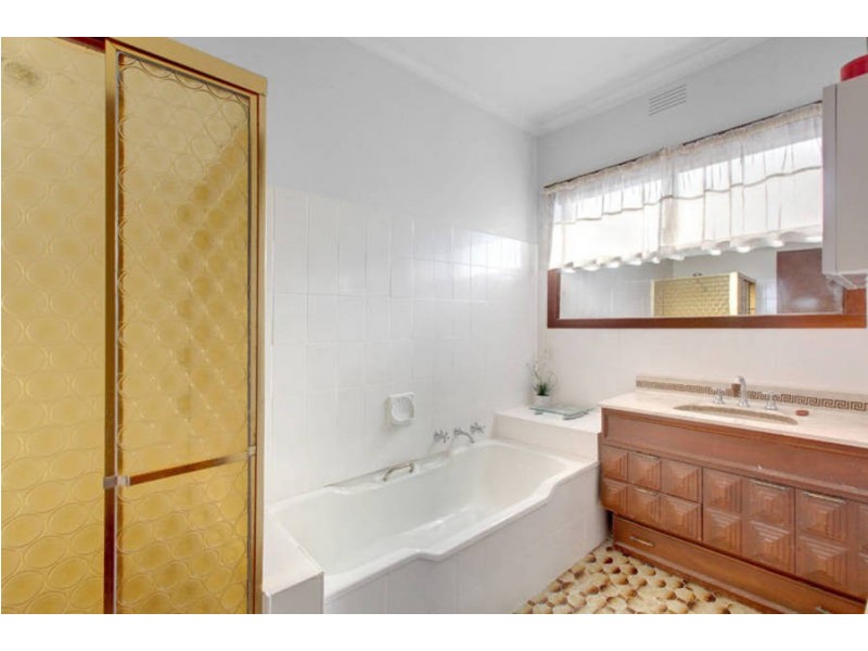 39 Lauricella Ave, Keilor East VIC 3033