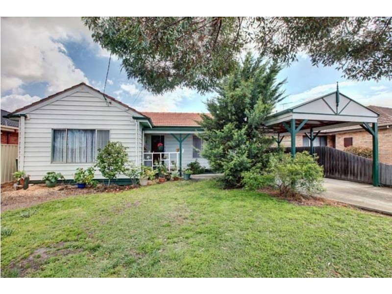 18 Mountain View Ave, Avondale Heights VIC 3034