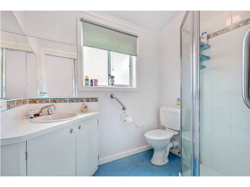 18 Mountain View Ave, Avondale Heights VIC 3034