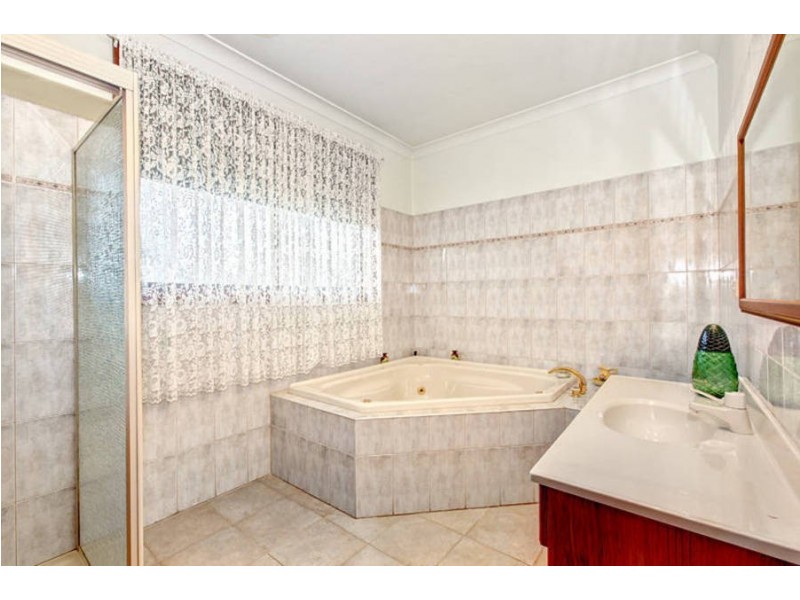 12 Darling Cls, Keilor East VIC 3033