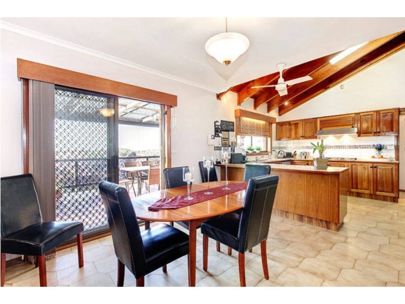 4 Landau Place, Avondale Heights VIC 3034