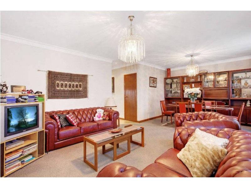 4 Landau Place, Avondale Heights VIC 3034