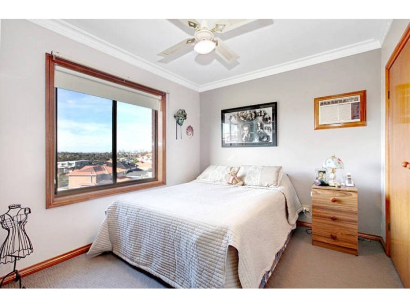 4 Landau Place, Avondale Heights VIC 3034