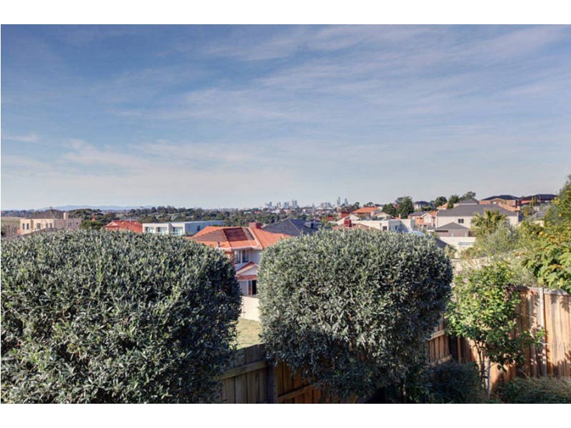 4 Landau Place, Avondale Heights VIC 3034