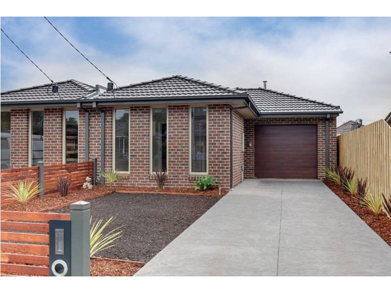 8 Woorigoleen Drive, Keilor East VIC 3033