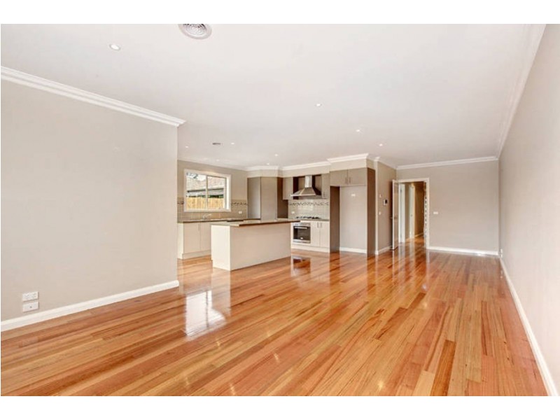 8 Woorigoleen Drive, Keilor East VIC 3033