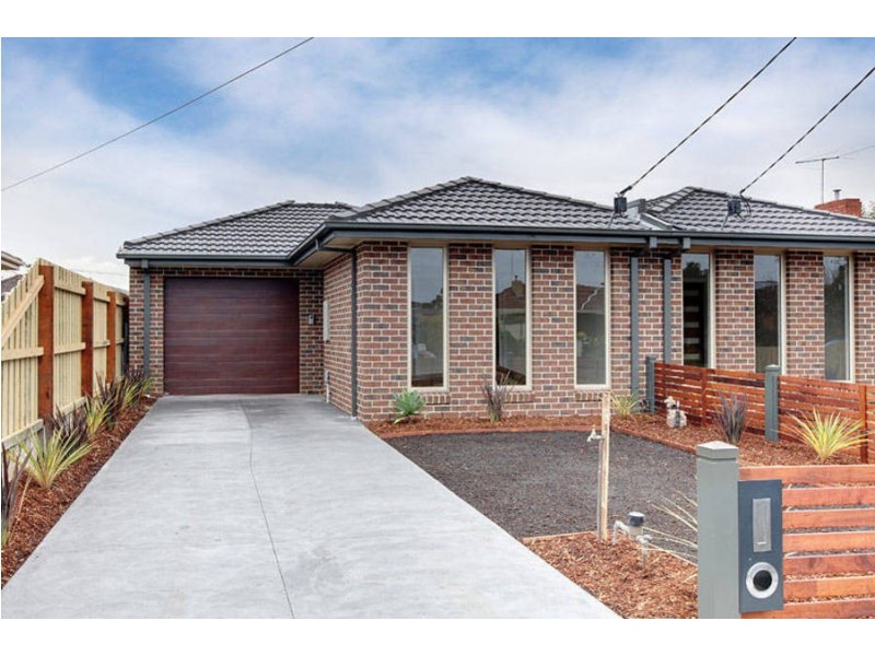 8a Woorigoleen Drive, Keilor East VIC 3033