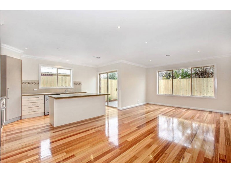 8a Woorigoleen Drive, Keilor East VIC 3033