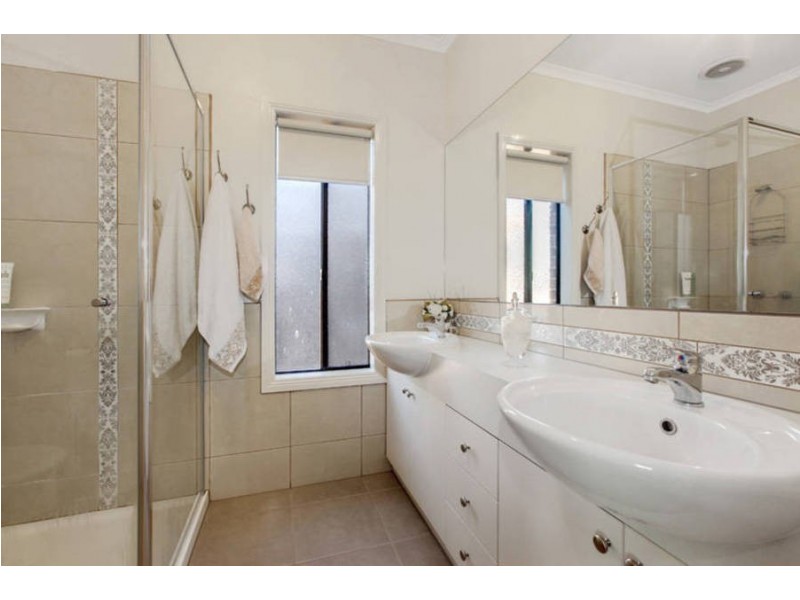 43 Laurence Ave, Airport West VIC 3042