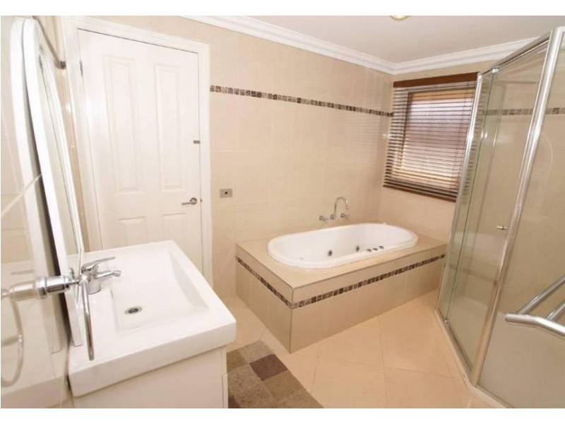 1 Murray Street, Melton South VIC 3338