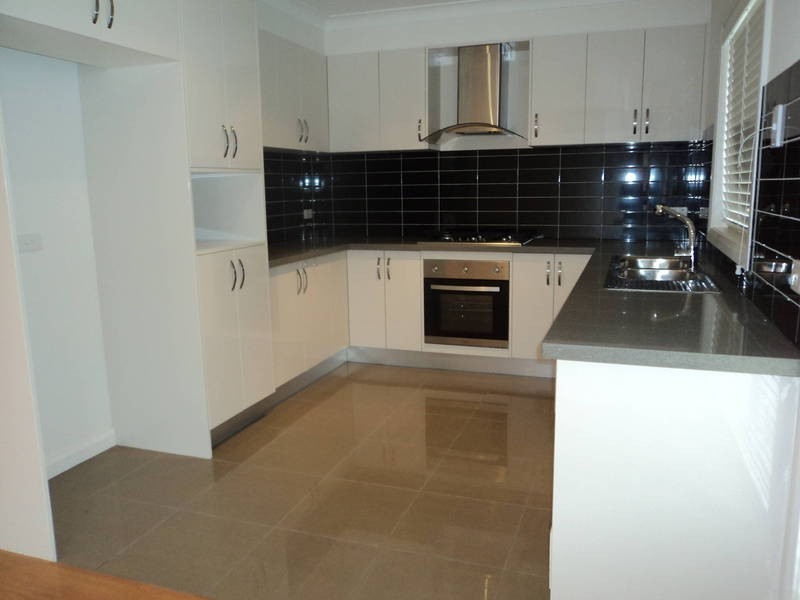 2 Riverside Ave, Avondale Heights VIC 3034