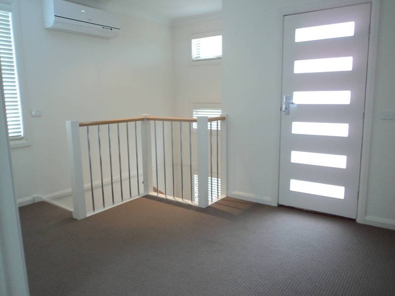 2 Riverside Ave, Avondale Heights VIC 3034