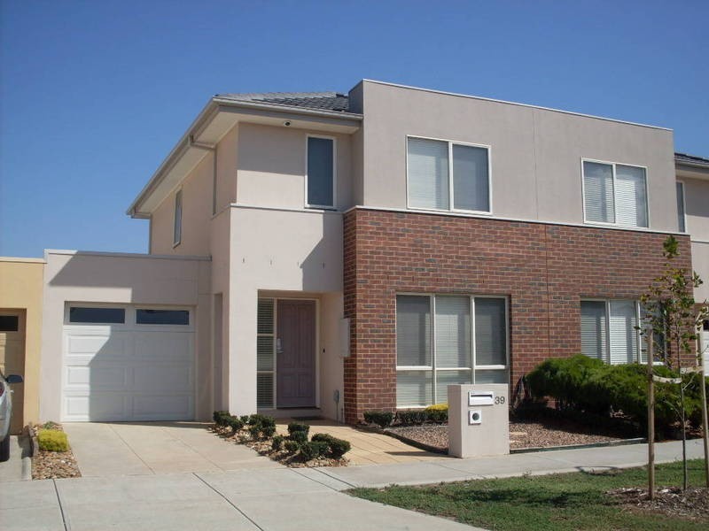 39 Wentworth Ave, Taylors Lakes VIC 3038