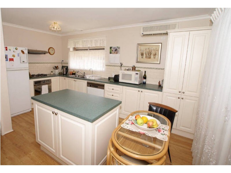 81 Ridge Drive, Avondale Heights VIC 3034