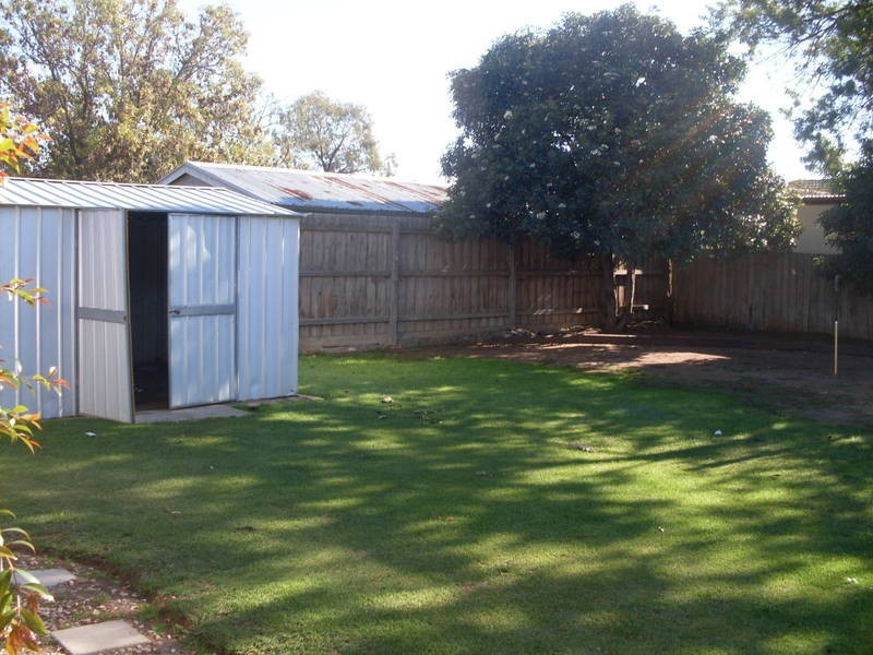 16 Northcott St, Melton South VIC 3338