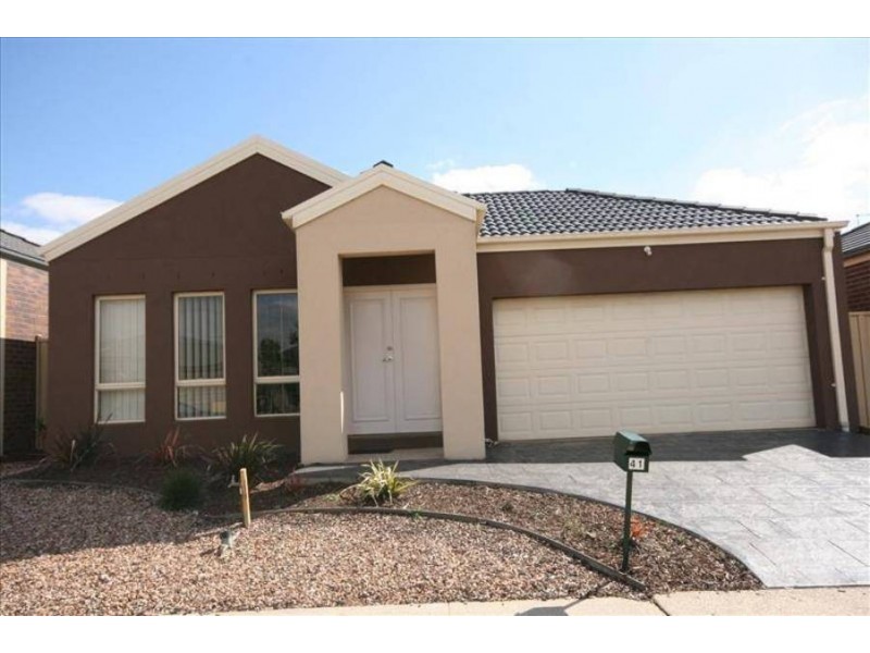 41 The Avenue, Caroline Springs VIC 3023