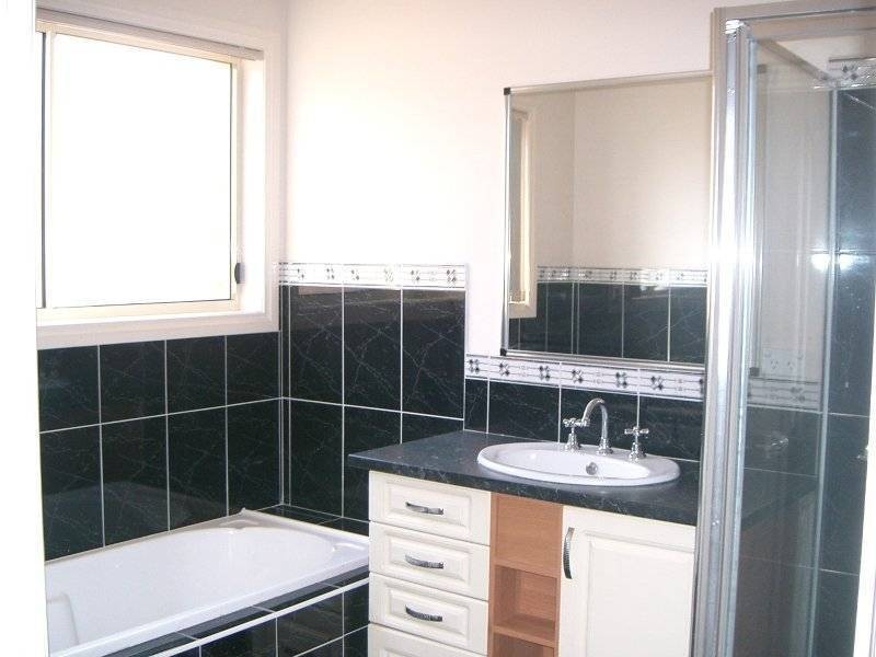 41 The Avenue, Caroline Springs VIC 3023