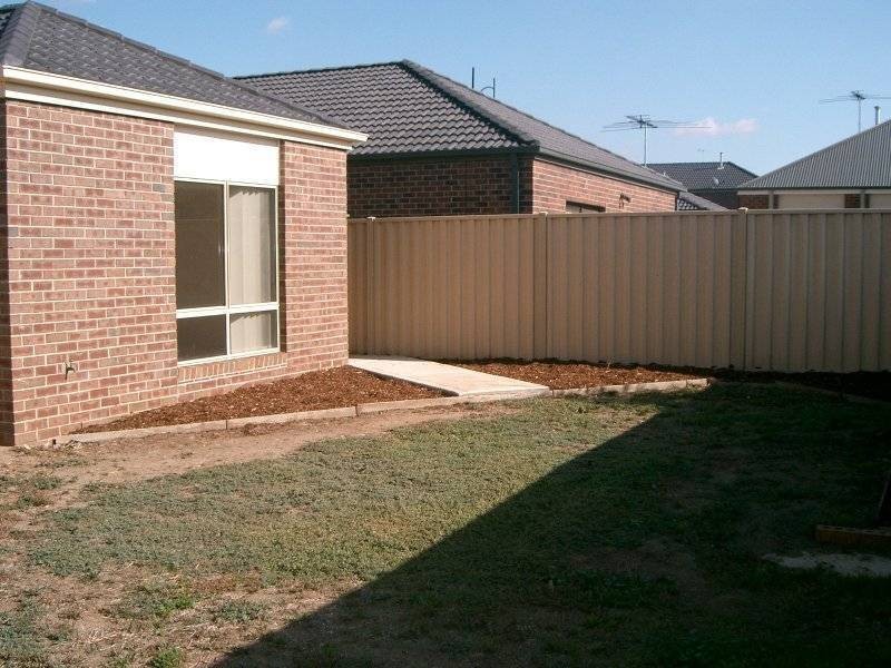 41 The Avenue, Caroline Springs VIC 3023