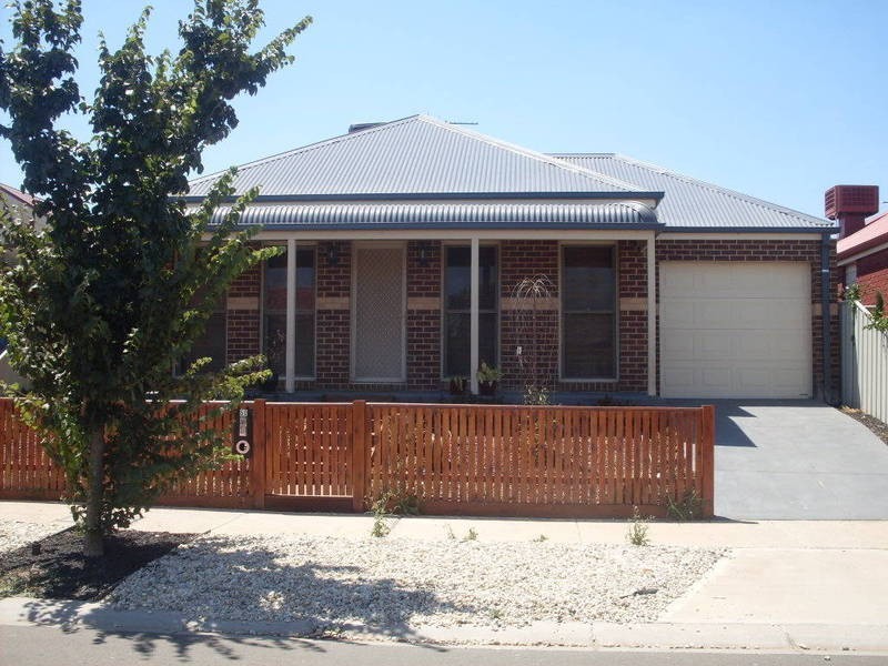 50 Clarendon Wynd, Caroline Springs VIC 3023