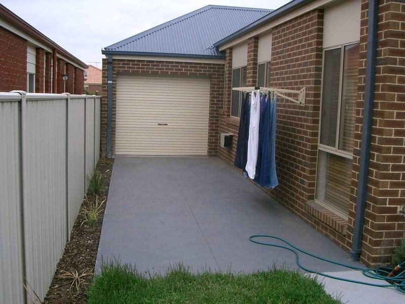 50 Clarendon Wynd, Caroline Springs VIC 3023