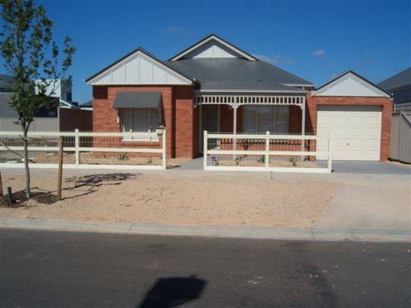 43 Lancefield Drive, Caroline Springs VIC 3023