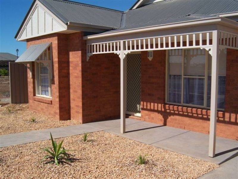 43 Lancefield Drive, Caroline Springs VIC 3023