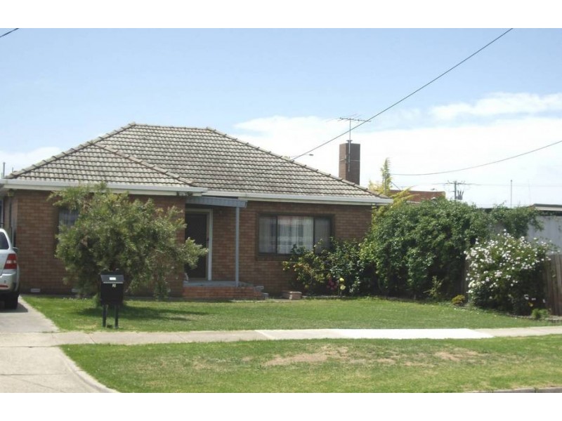 2 Riverside Avenue, Avondale Heights VIC 3034