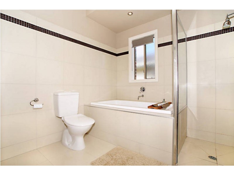 29 Raglan Street, Avondale Heights VIC 3034