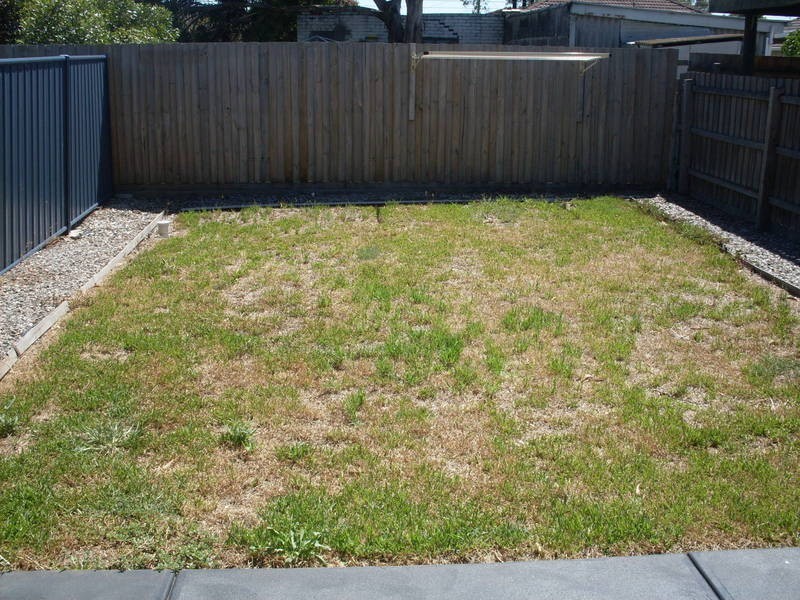 18 Riverside Av, Avondale Heights VIC 3034