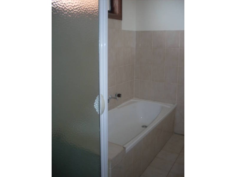 4/4 Carmyle Street, Avondale Heights VIC 3034