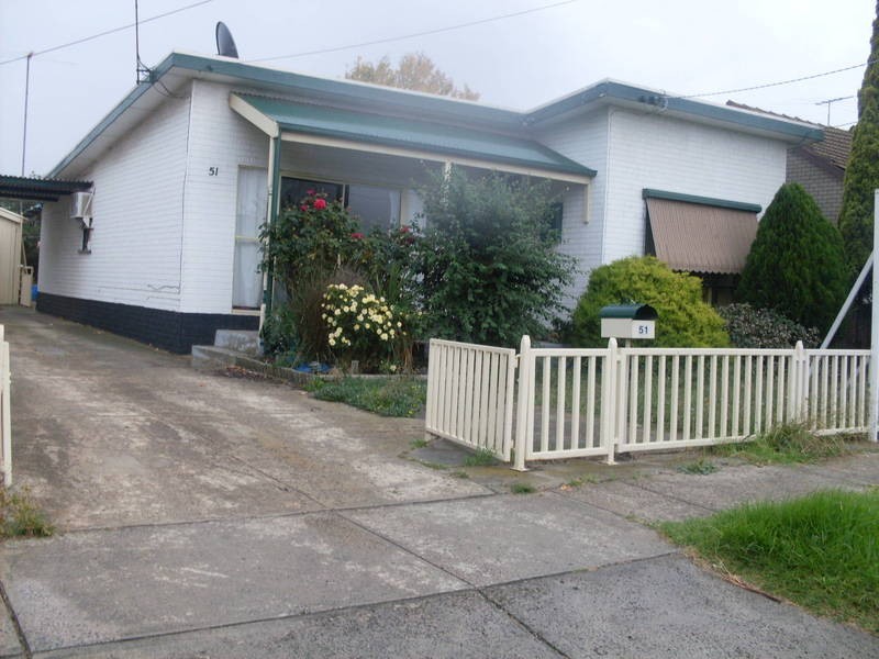 51 Ivanhoe Ave, St Albans VIC 3021