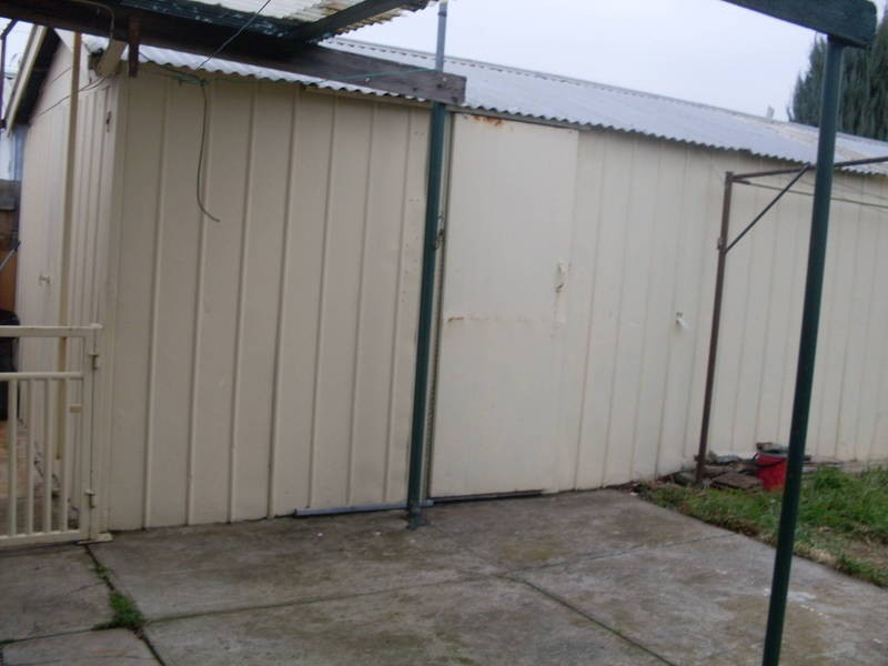 51 Ivanhoe Ave, St Albans VIC 3021