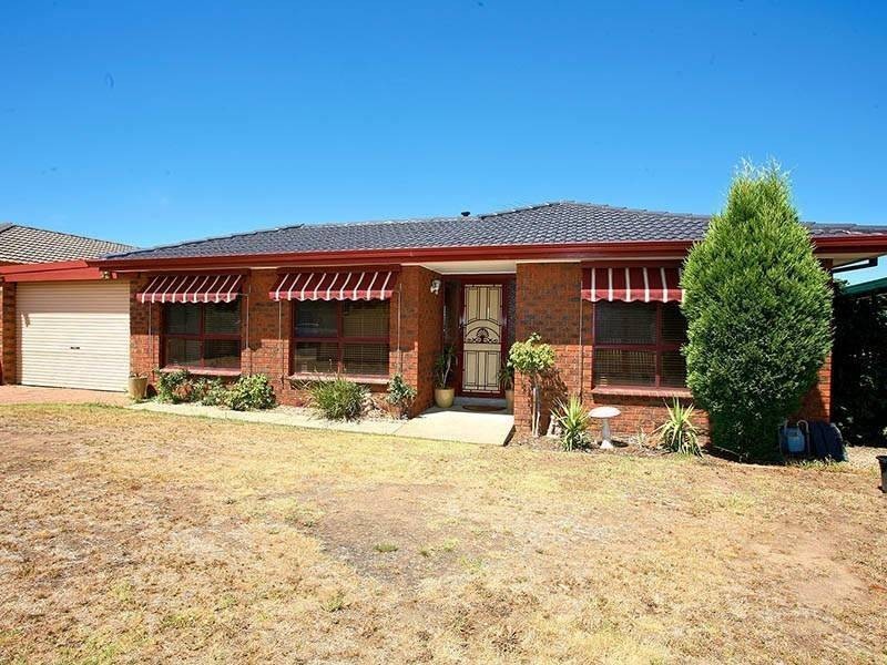 13 Freeman Cres, Mill Park VIC 3082
