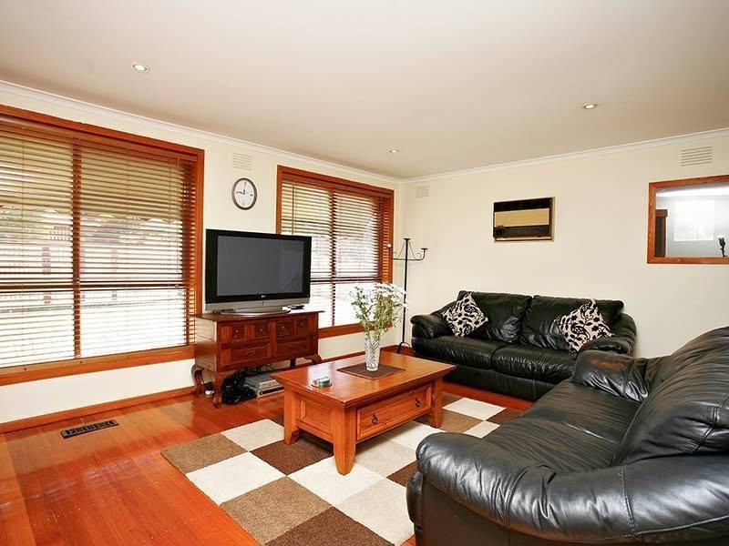 13 Freeman Cres, Mill Park VIC 3082