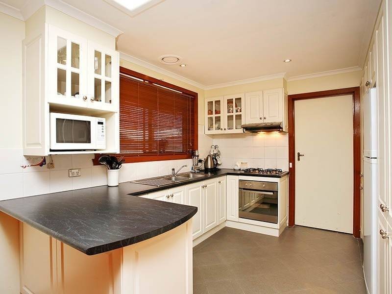 13 Freeman Cres, Mill Park VIC 3082