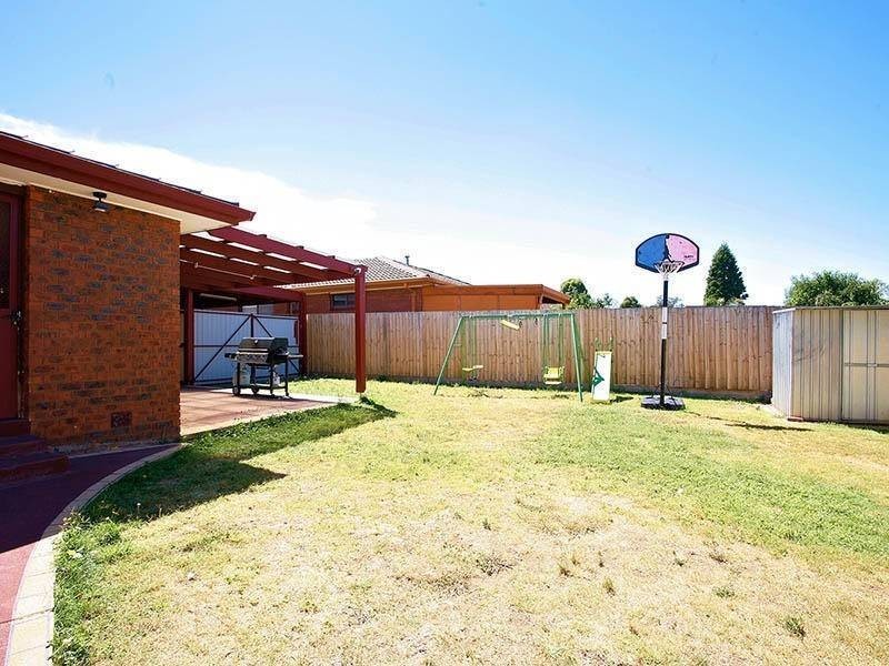 13 Freeman Cres, Mill Park VIC 3082