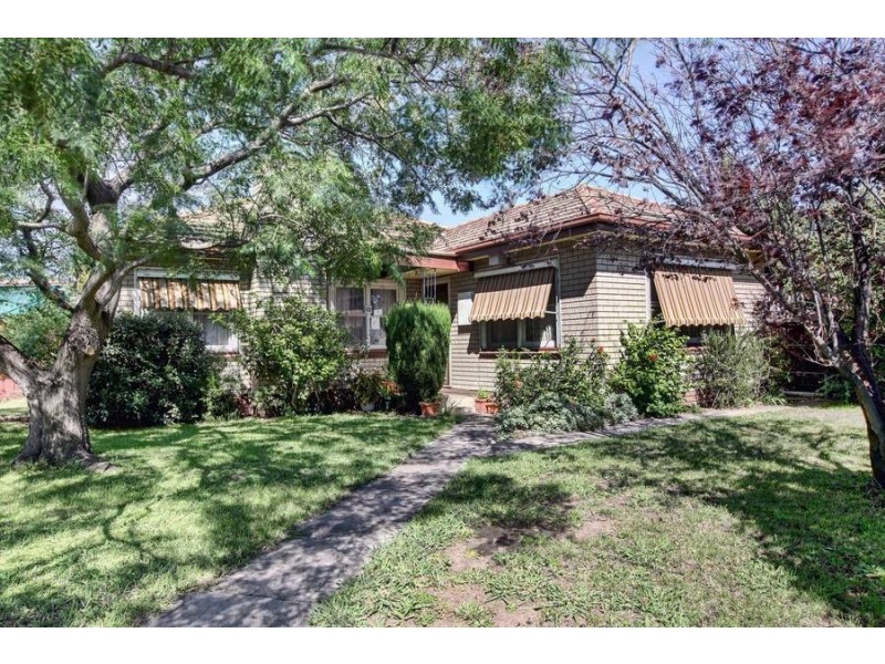 47 Clarks Rd, Keilor East VIC 3033