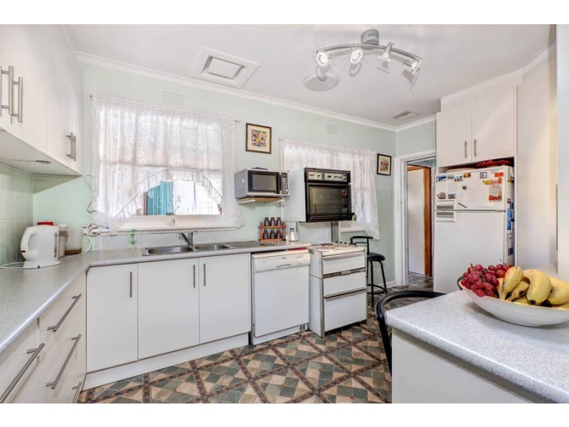 47 Clarks Rd, Keilor East VIC 3033