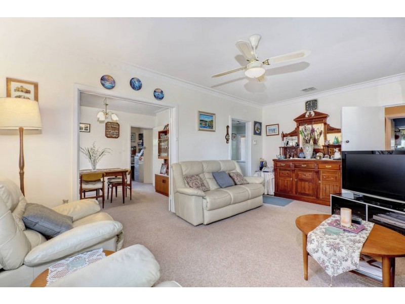 47 Clarks Rd, Keilor East VIC 3033