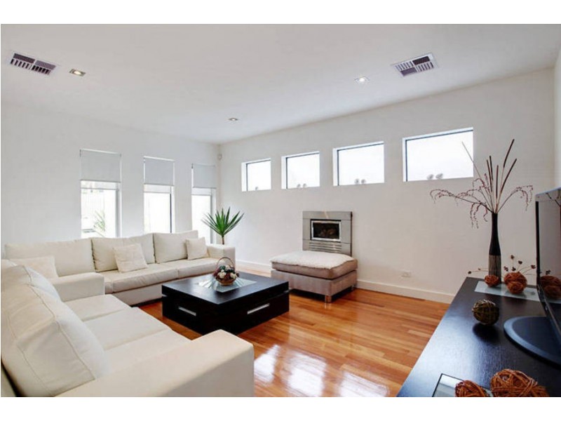 27 Riverbank Drive, Maribyrnong VIC 3032