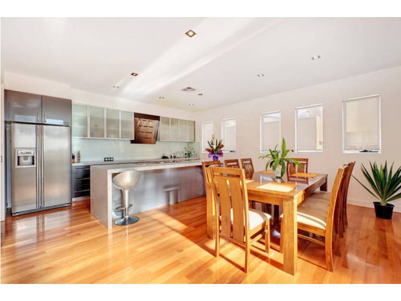 27 Riverbank Drive, Maribyrnong VIC 3032