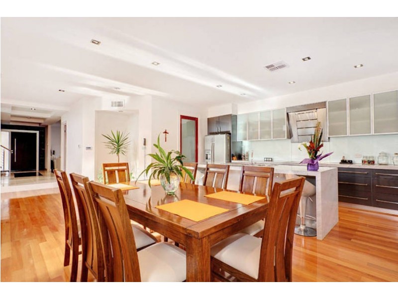 27 Riverbank Drive, Maribyrnong VIC 3032