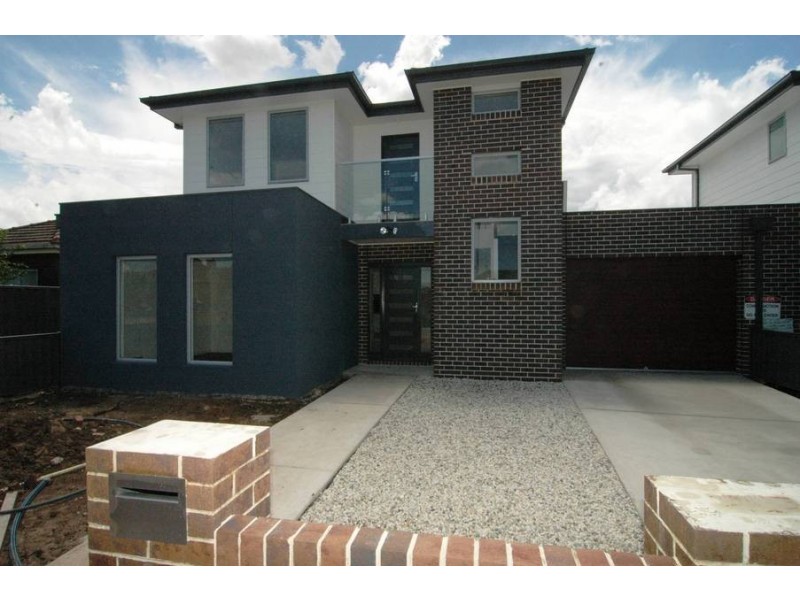 2A Riverside Ave, Avondale Heights VIC 3034