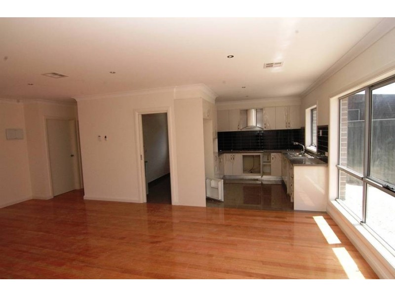 2A Riverside Ave, Avondale Heights VIC 3034
