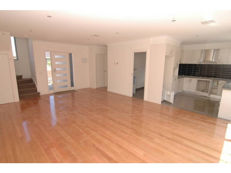 2A Riverside Ave, Avondale Heights VIC 3034