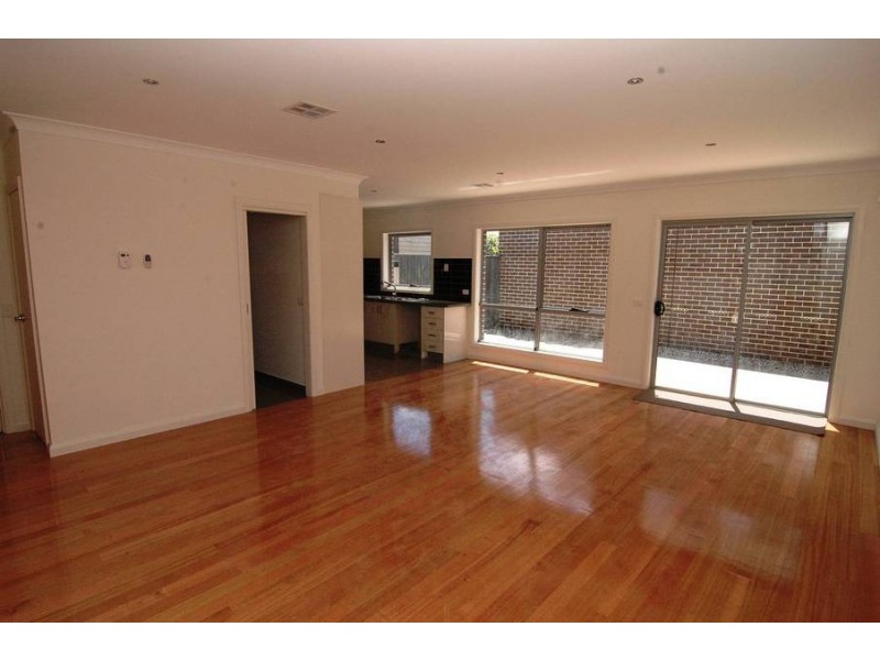 2A Riverside Ave, Avondale Heights VIC 3034