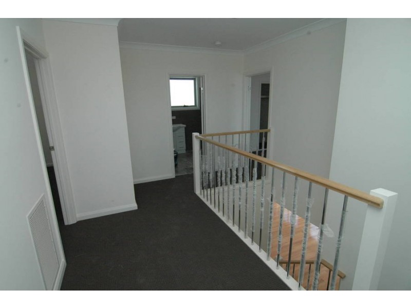 2C Riverside Ave, Avondale Heights VIC 3034
