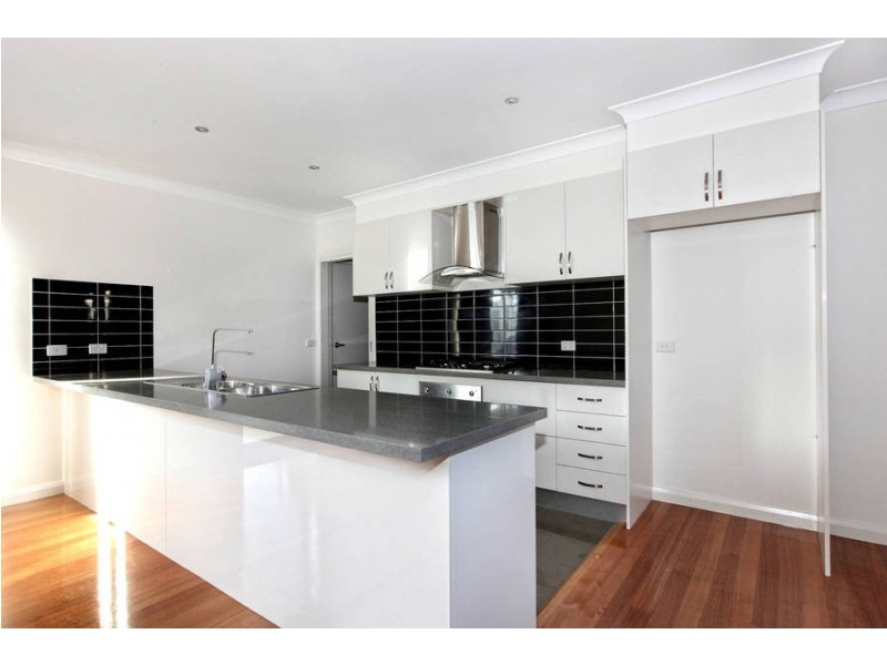 2B Riverside Ave, Avondale Heights VIC 3034