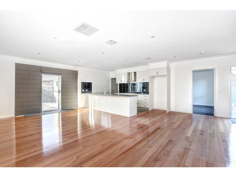 2B Riverside Ave, Avondale Heights VIC 3034